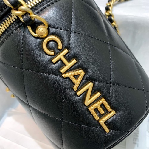  Handbag   Chanel  AS2735 size 17 12 12 cm