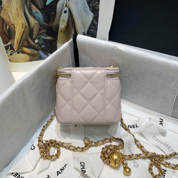 Handbag Chanel 81136  size 10.5 8.5 7 cm