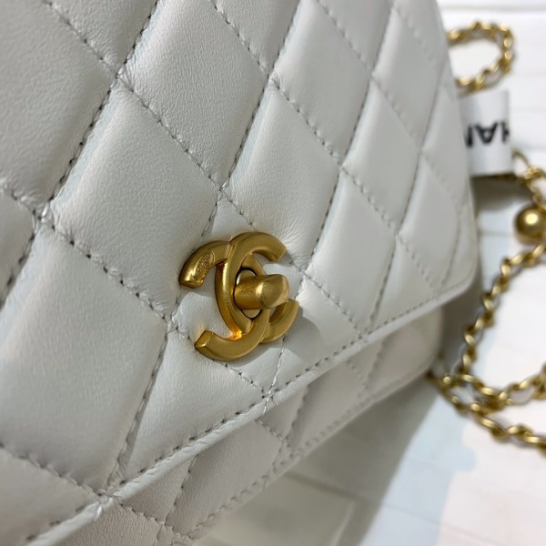 Handbag   Chanel 81133  size  19 cm