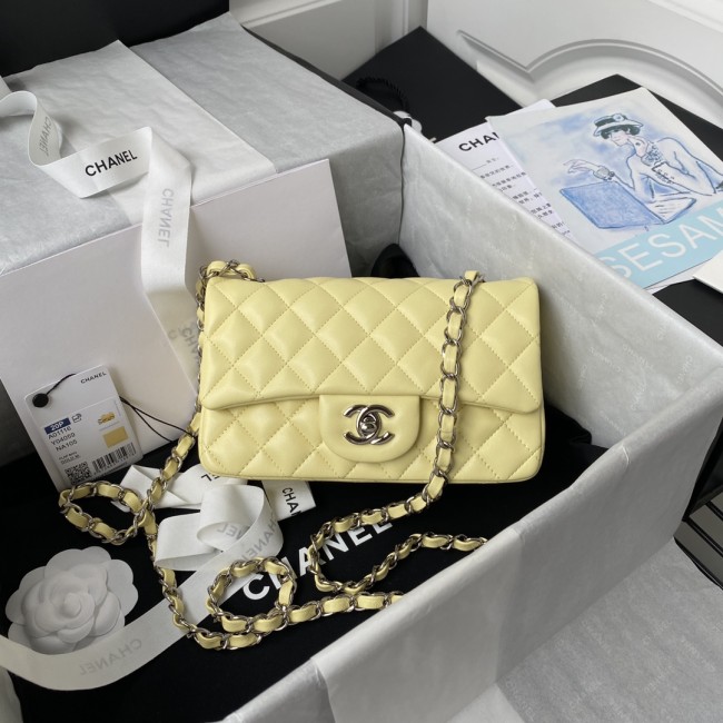  Handbag  Chanel  size  20 cm 