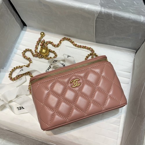  Handbag   Chanel  81138  size  16 9.5 8 cm