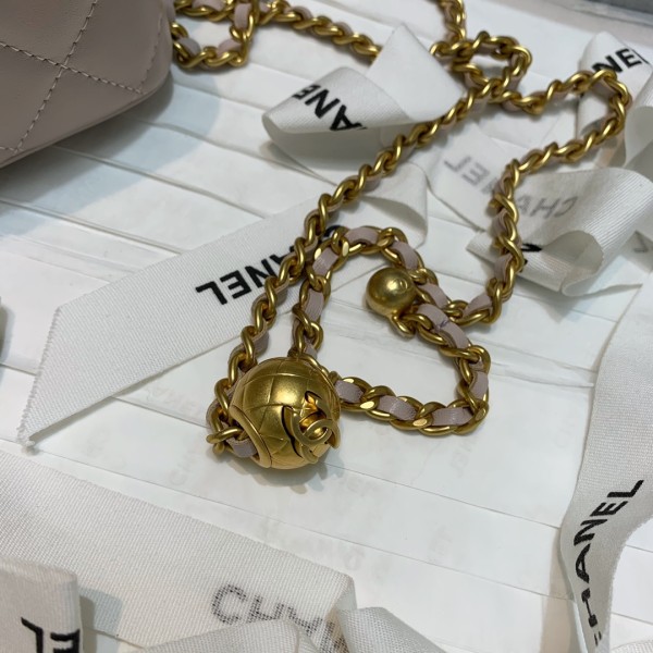  Handbag  Chanel 81138 size  16 9.5 8 cm