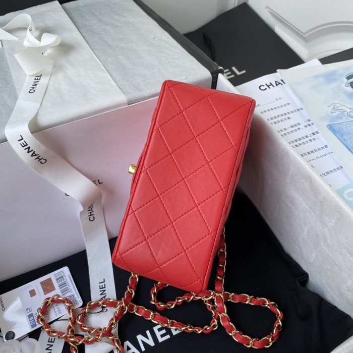  Handbag  Chanel  size 17 cm