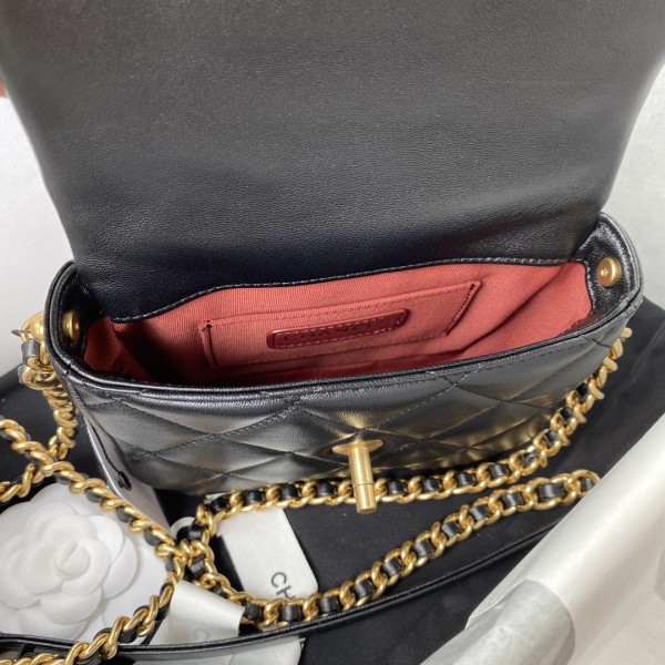  Handbag  Chanel AS2733  size  17×12.5×5 cm