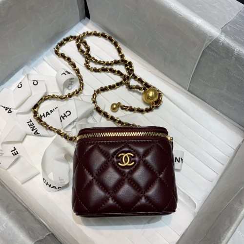  Handbag  Chanel  81136  size  10.5 8.5 7 cm