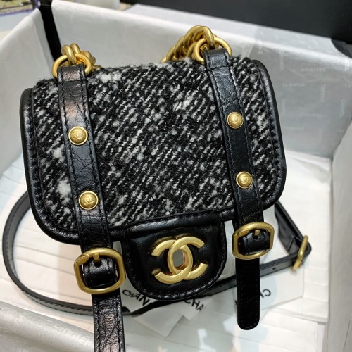  Handbag  Chanel   AS3695  size 14 17 4 cm