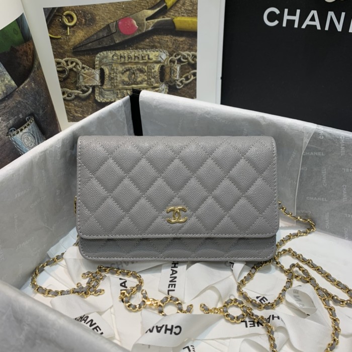  Handbag   Chanel  81152  size  19 cm