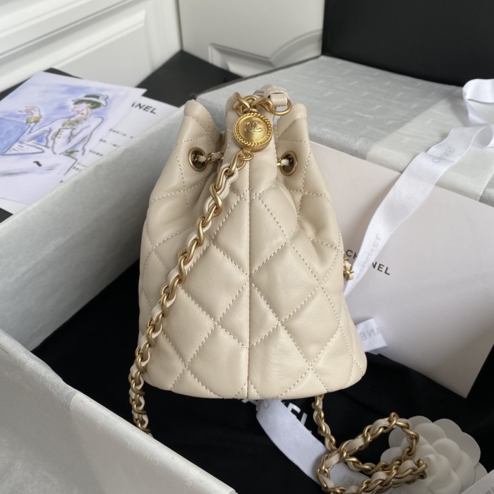  Handbag  Chanel  AS2057  size 20*23*13 cm.