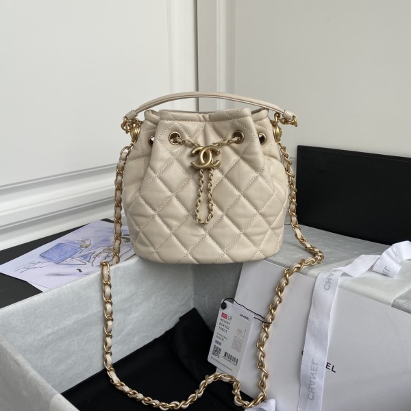  Handbag  Chanel  AS2057  size 20*23*13 cm.