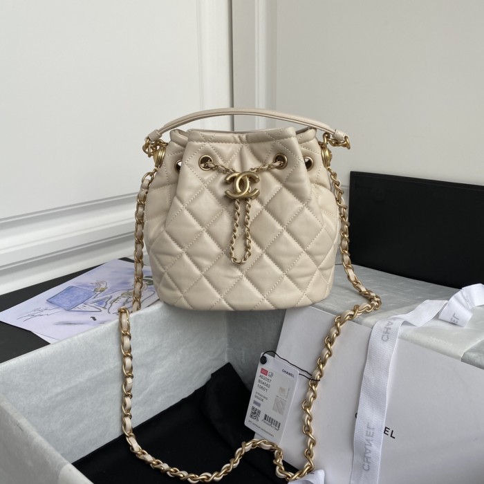  Handbag  Chanel  AS2057  size 20*23*13 cm.