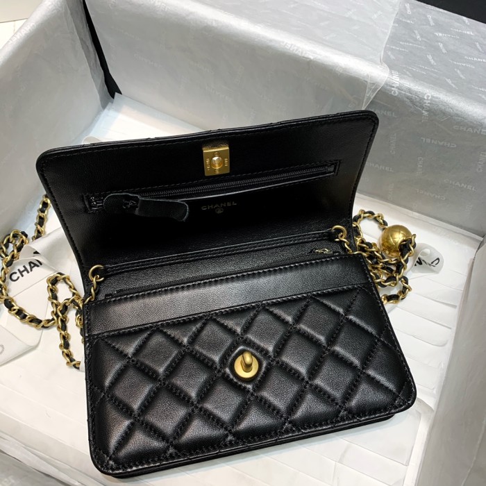 Handbag   Chanel  81133  size 19 cm