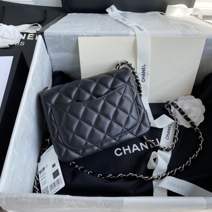  Handbag  Chanel  size 17 cm