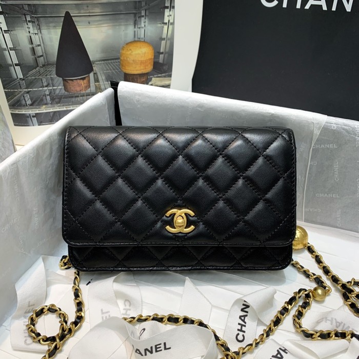 Handbag   Chanel  81133  size 19 cm