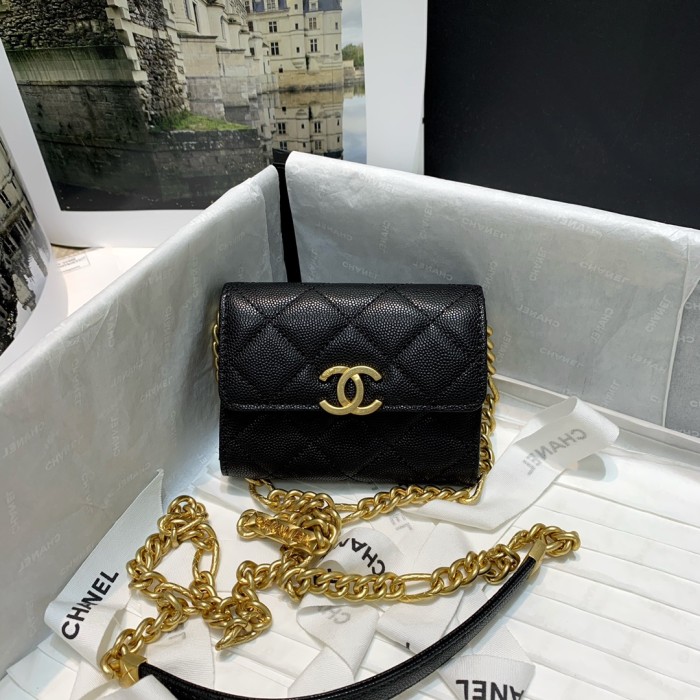  Handbag  Chanel  81156  size 12 9 2.5 cm