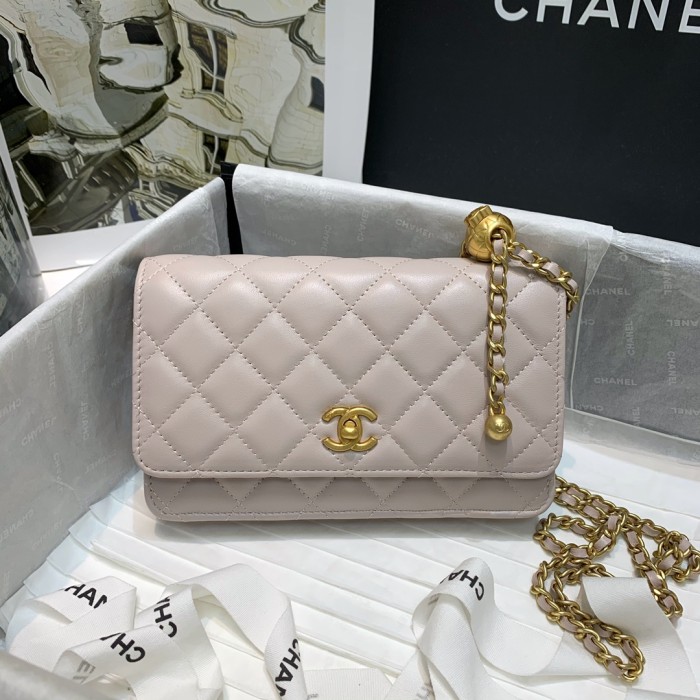 Handbag  Chanel 81133 size  19 cm