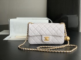  Handbag  Chanel  size  20 cm