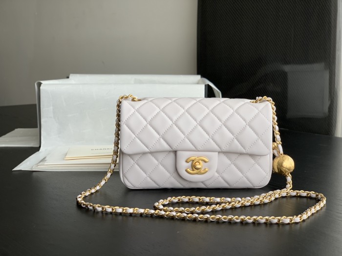  Handbag  Chanel  size  20 cm