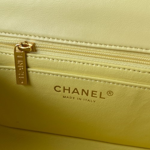  Handbag  Chanel  size  20 cm