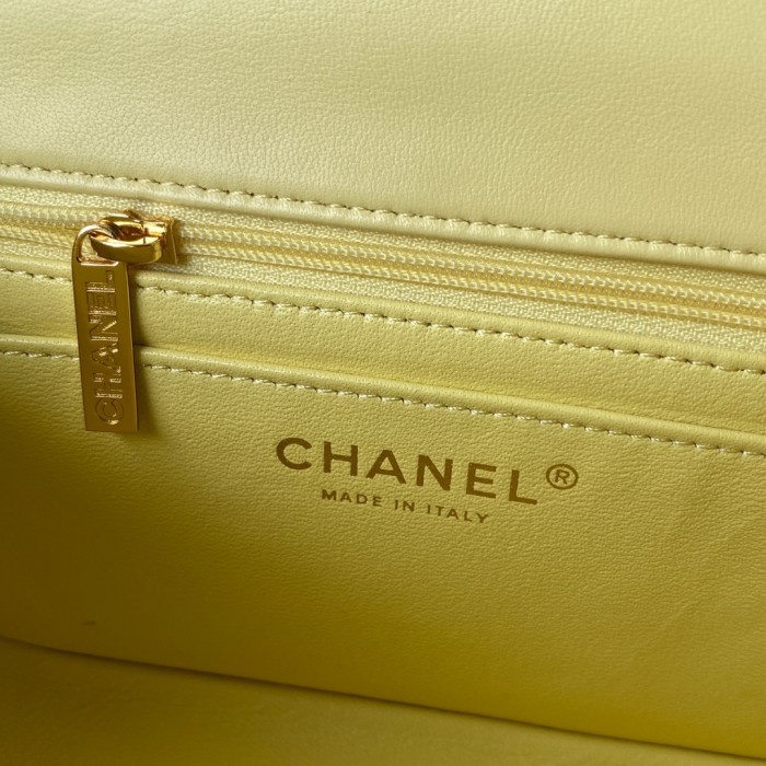  Handbag  Chanel  size  20 cm