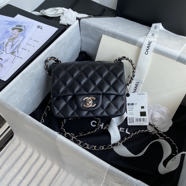  Handbag  Chanel  size 17 cm