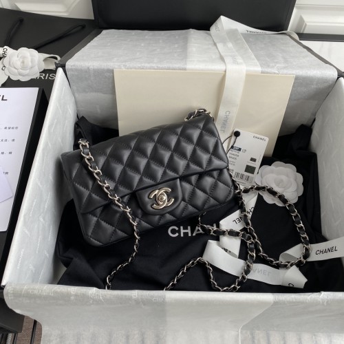  Handbag  Chanel  size  20 cm