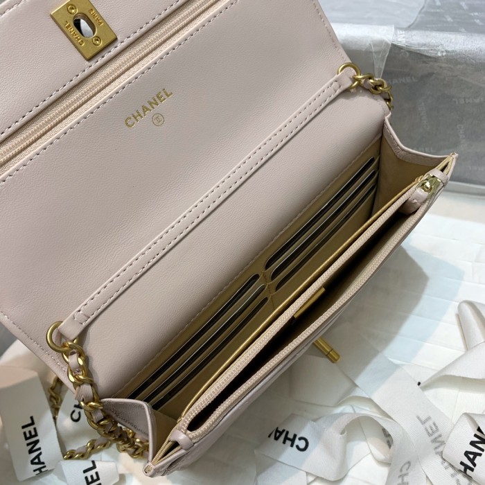 Handbag  Chanel 81133 size  19 cm