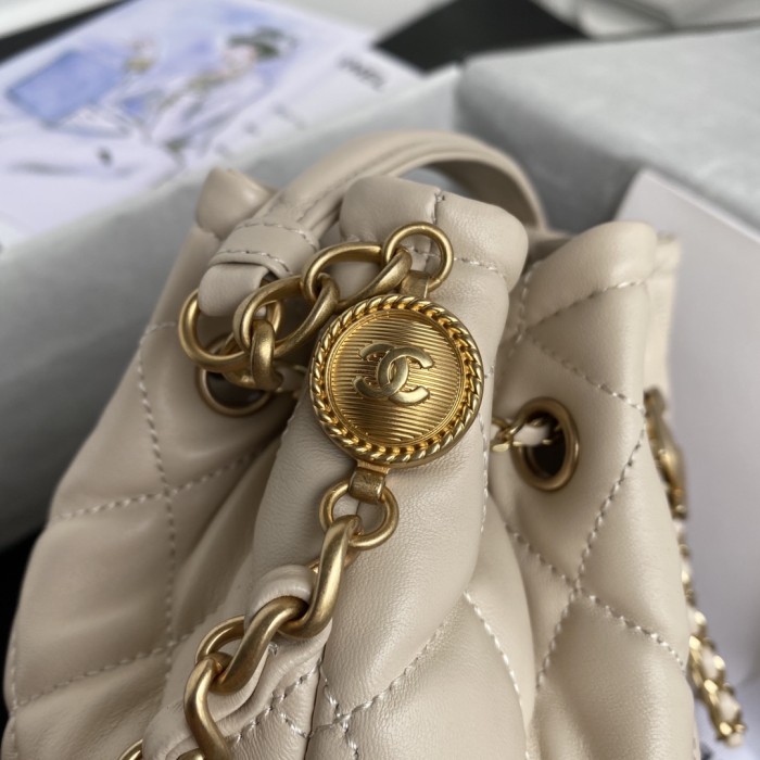  Handbag  Chanel  AS2057  size 20*23*13 cm.