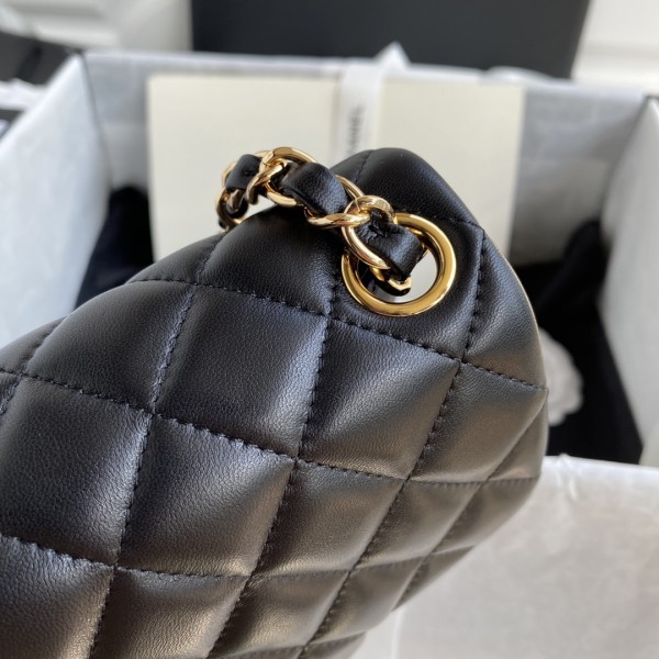  Handbag  Chanel  size  17 cm