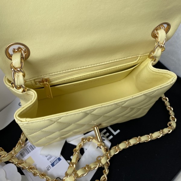  Handbag  Chanel  size 17  cm