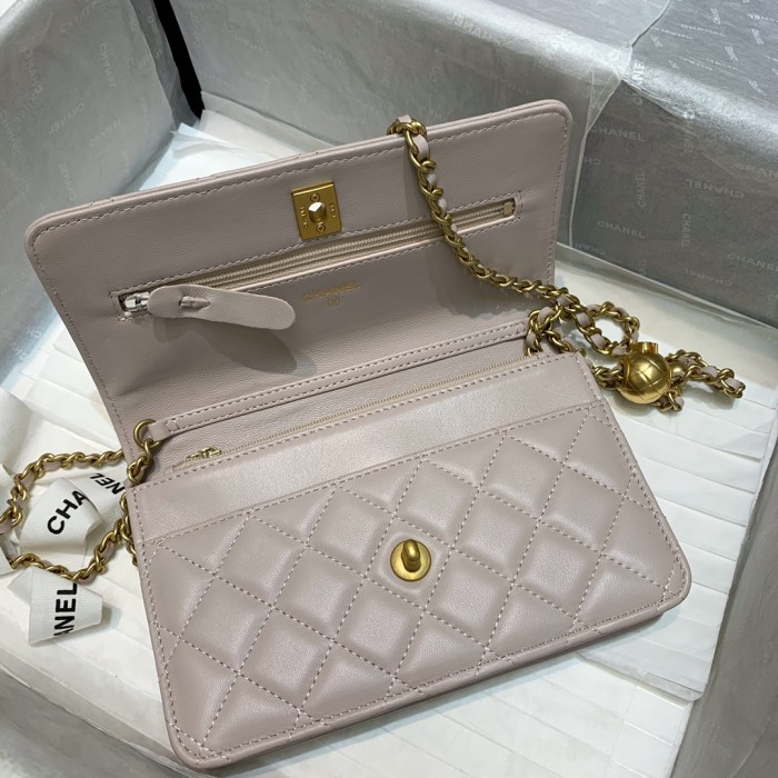 Handbag  Chanel 81133 size  19 cm