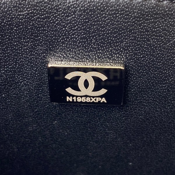  Handbag  Chanel  size  17 cm