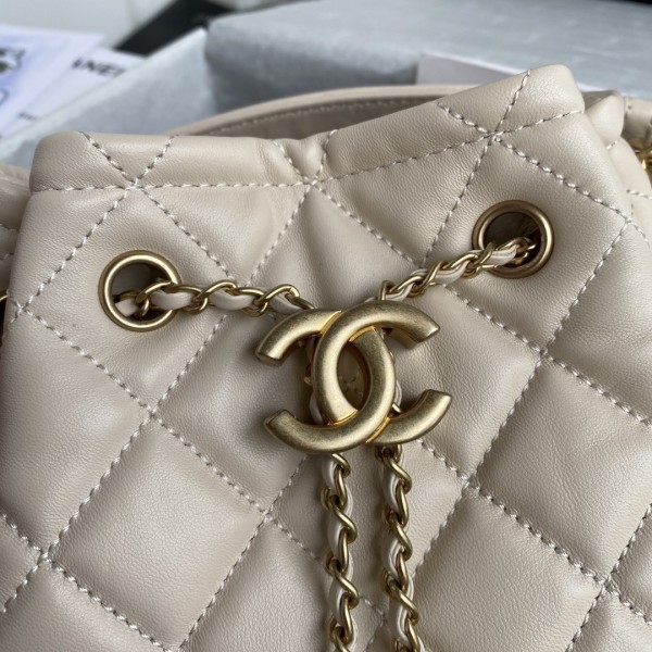  Handbag  Chanel  AS2057  size 20*23*13 cm.