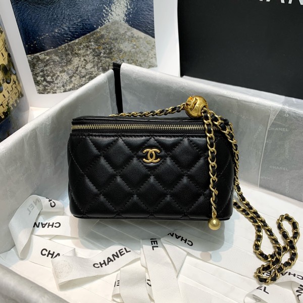  Handbag  Chanel  81138 size  16 9.5 8 cm