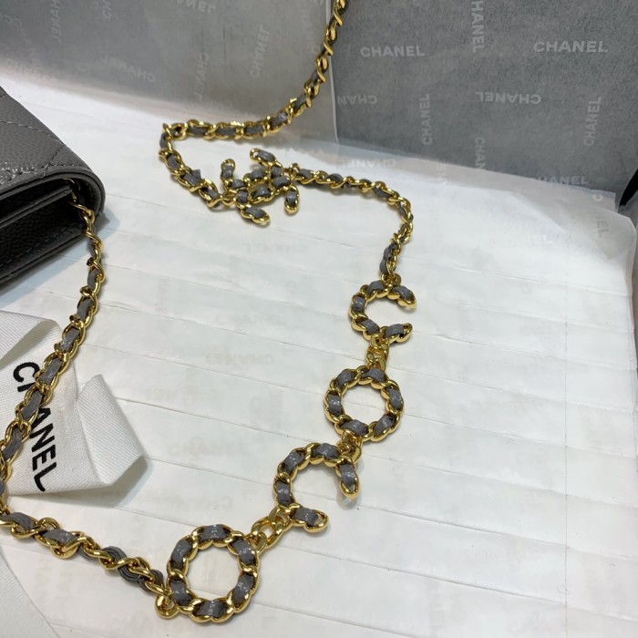  Handbag  Chanel  81139  size  12 8.5 2 cm