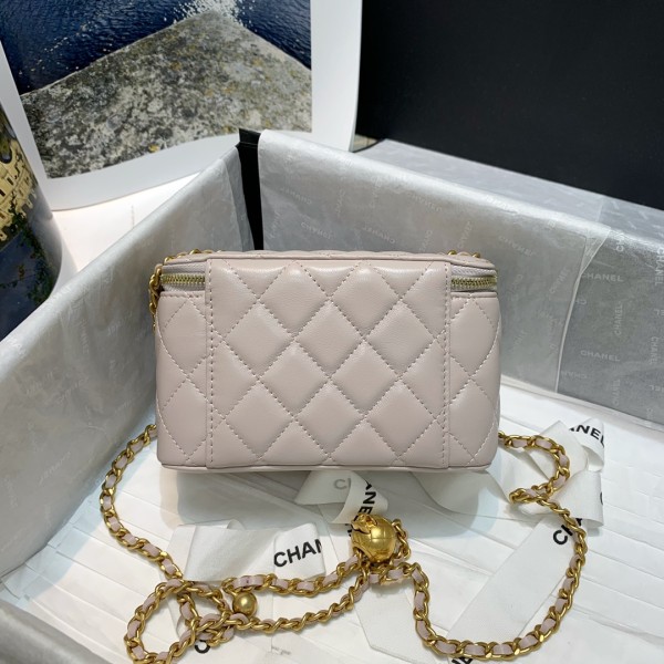  Handbag  Chanel 81138 size  16 9.5 8 cm