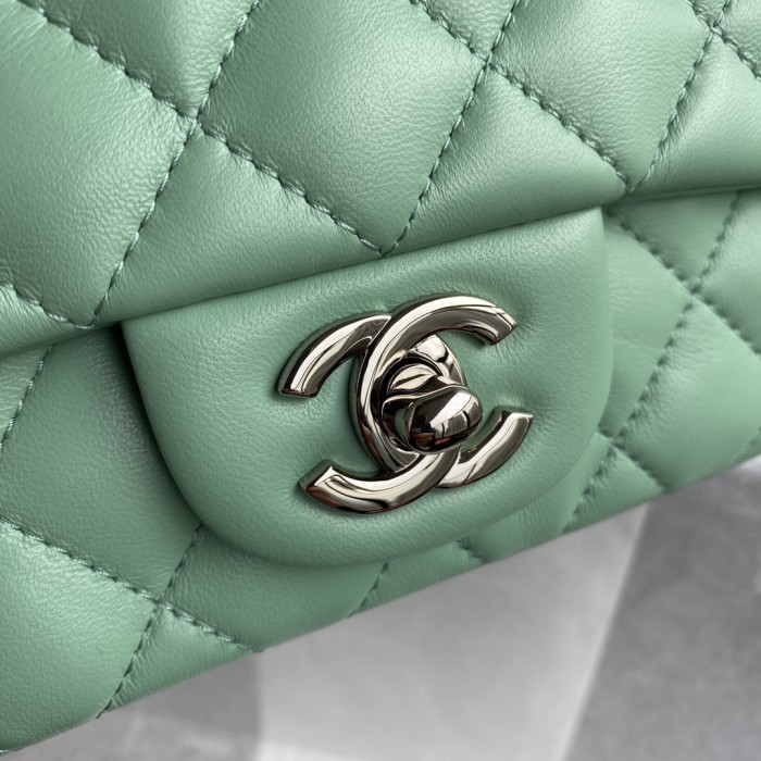  Handbag  Chanel  size 17 cm