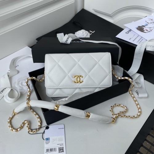 Handbag  Chanel  AP2236  size  19 cm.