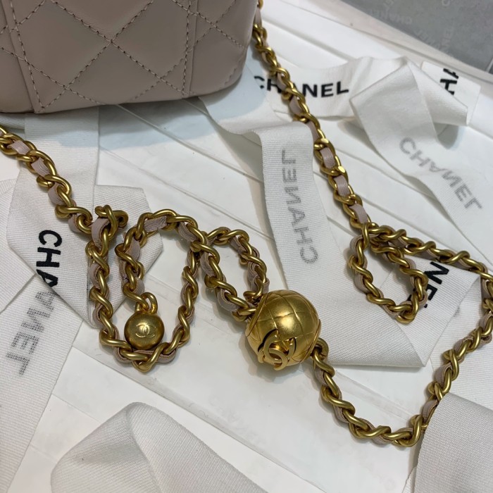  Handbag Chanel 81136  size 10.5 8.5 7 cm