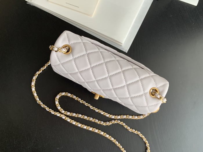  Handbag  Chanel  size  20 cm