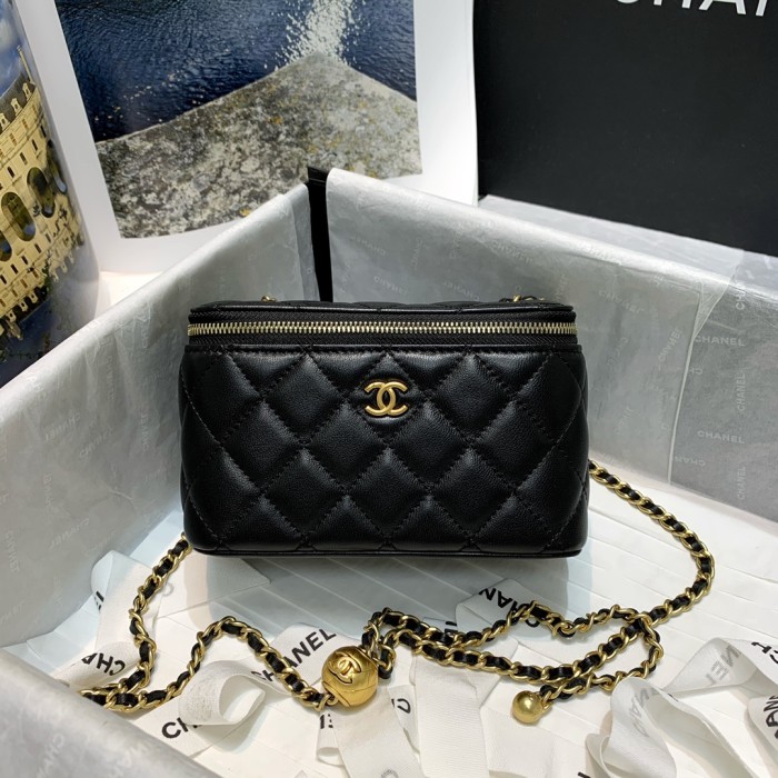  Handbag  Chanel  81138 size  16 9.5 8 cm