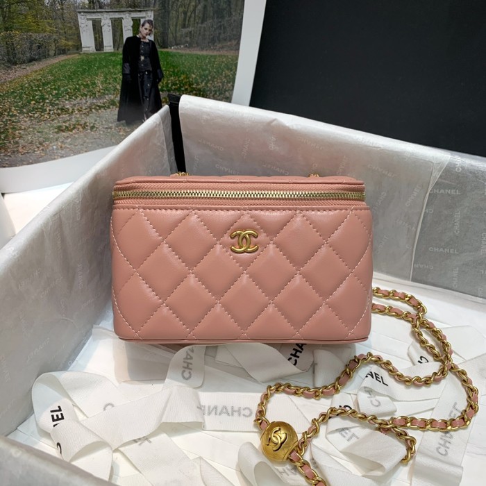  Handbag   Chanel  81138  size  16 9.5 8 cm
