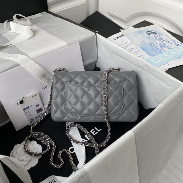  Handbag  Chanel  size 20 cm