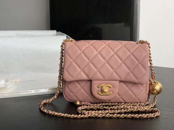  Handbag  Chanel  size  20  cm