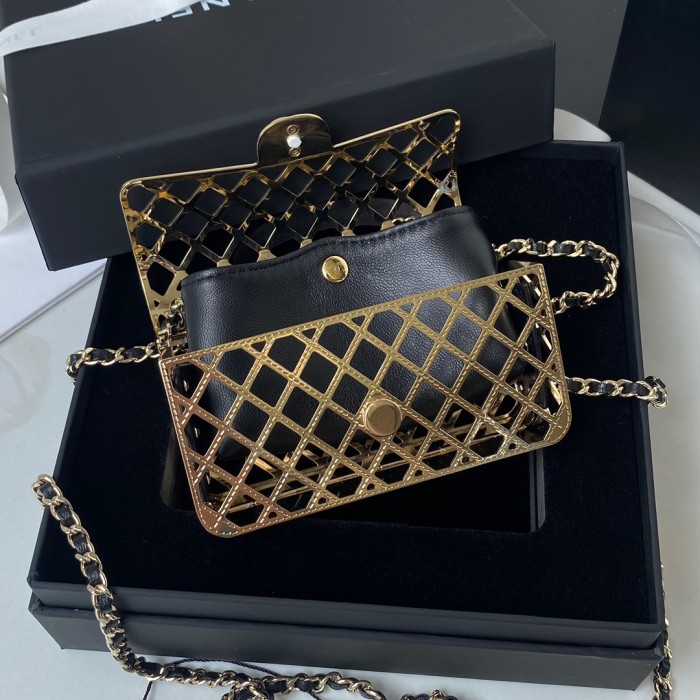  Handbag   Chanel  𝟏𝟒𝟖𝟓𝟎𝟎  size 12 cm