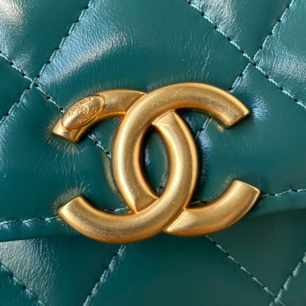  Handbag  Chanel AP2289  size  12.3x19.2x3.5 cm