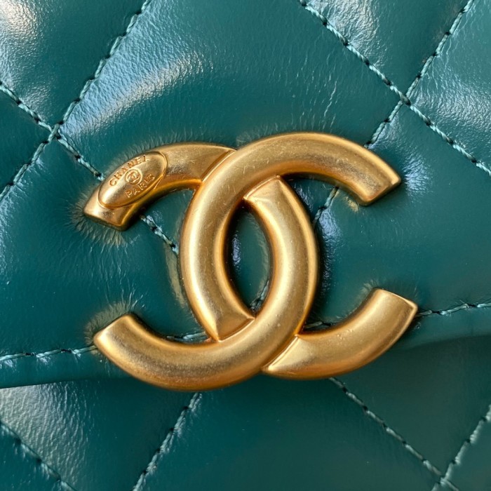  Handbag  Chanel AP2289  size  12.3x19.2x3.5 cm