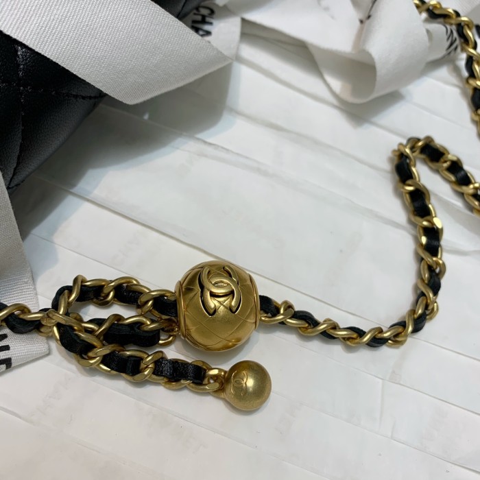 Handbag   Chanel  81133  size 19 cm