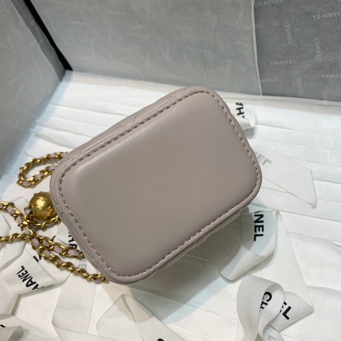  Handbag Chanel 81136  size 10.5 8.5 7 cm