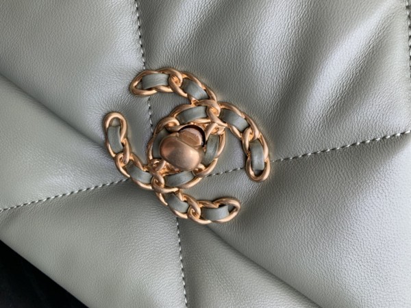  Handbag  Chanel 1160  size 26cmx16cmx9 cm