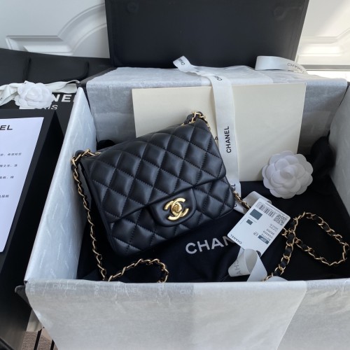  Handbag  Chanel  size  17 cm